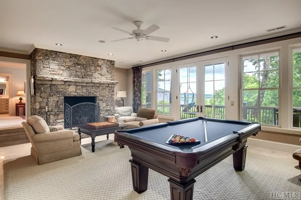 8 Yarrow Lane Glenville NC 28736