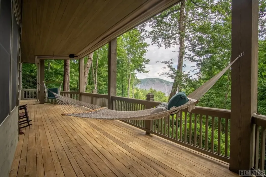 8 Yarrow Lane Glenville NC 28736