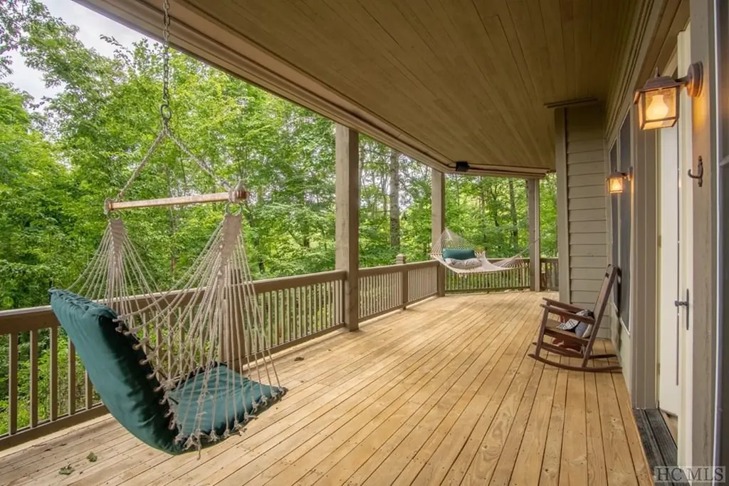 8 Yarrow Lane Glenville NC 28736