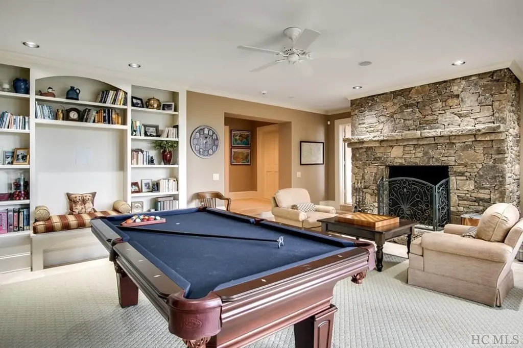 8 Yarrow Lane Glenville NC 28736