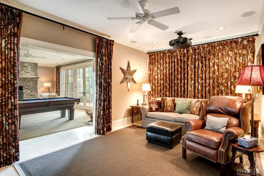 8 Yarrow Lane Glenville NC 28736