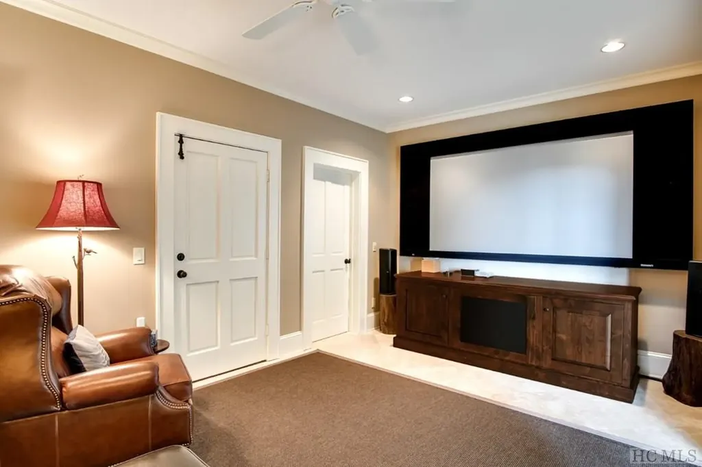 8 Yarrow Lane Glenville NC 28736