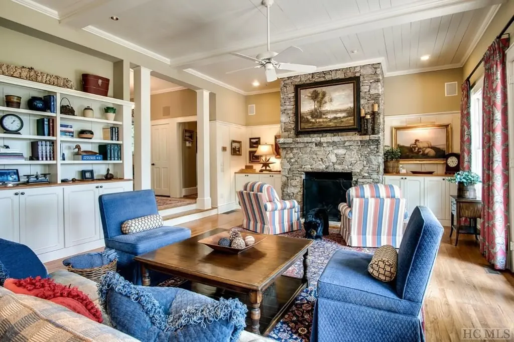8 Yarrow Lane Glenville NC 28736