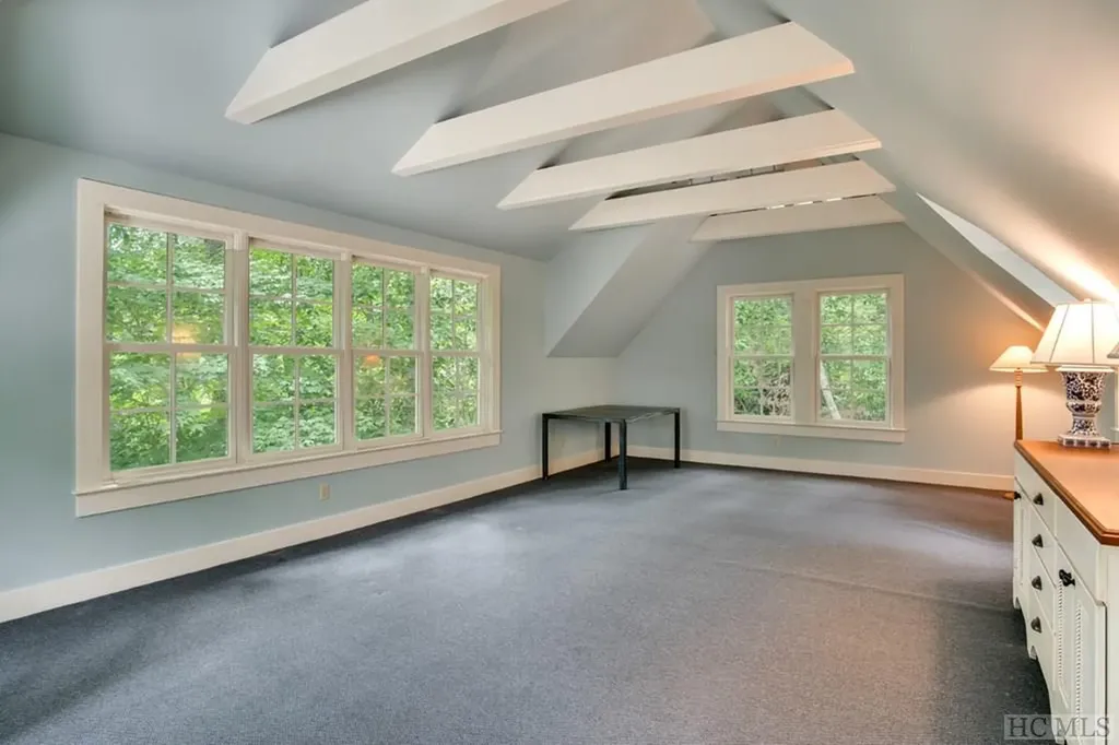 8 Yarrow Lane Glenville NC 28736