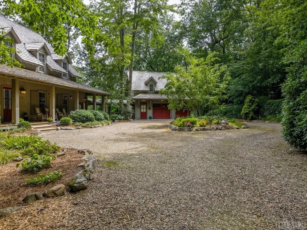 8 Yarrow Lane Glenville NC 28736