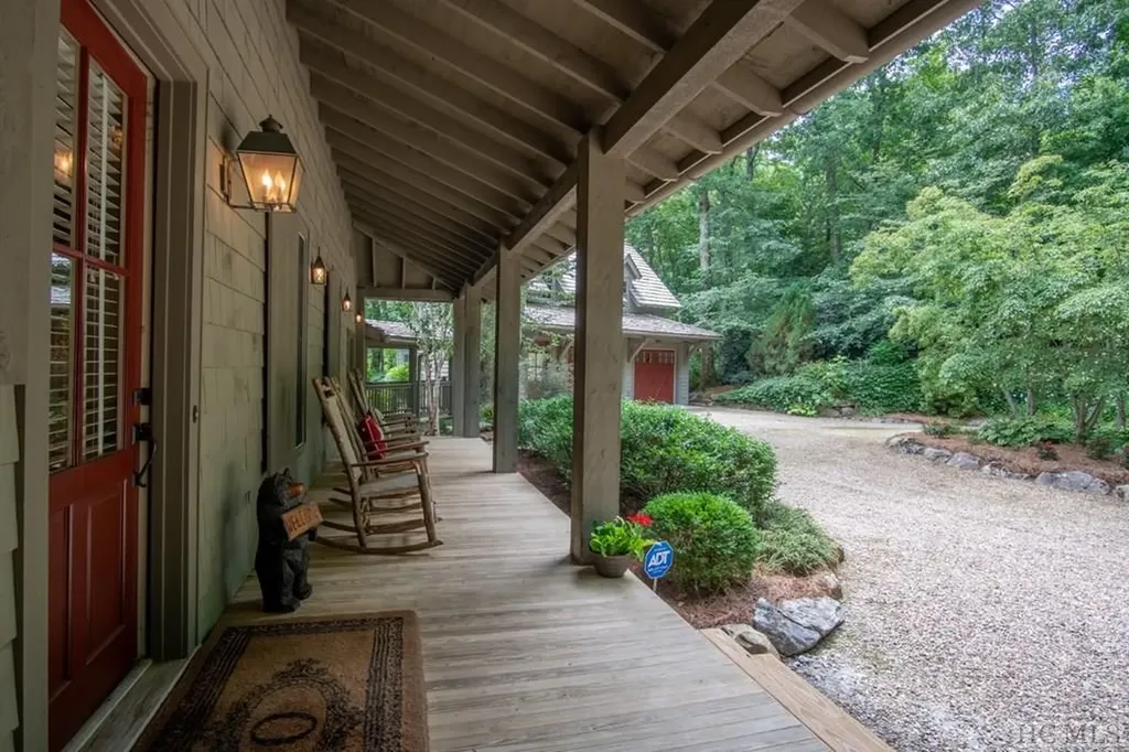 8 Yarrow Lane Glenville NC 28736