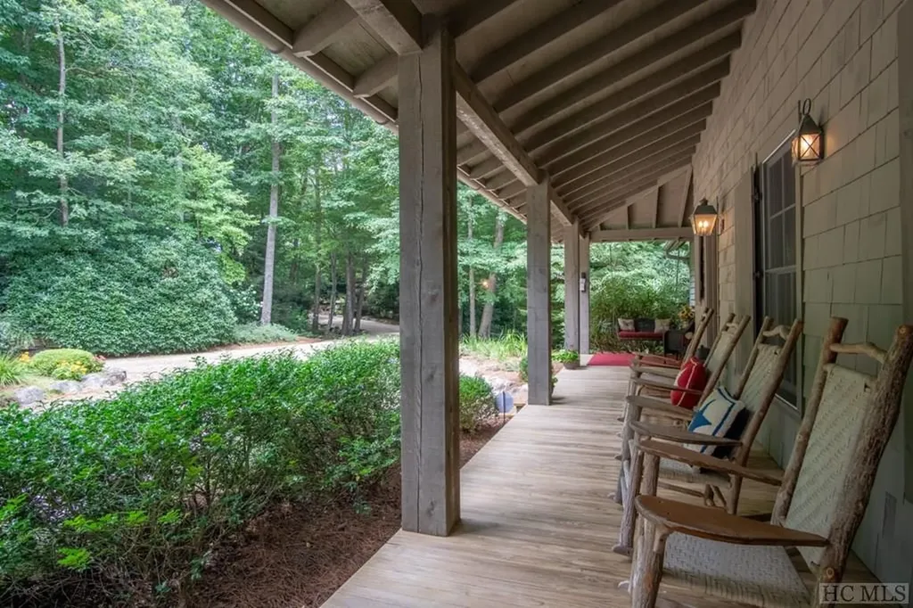 8 Yarrow Lane Glenville NC 28736