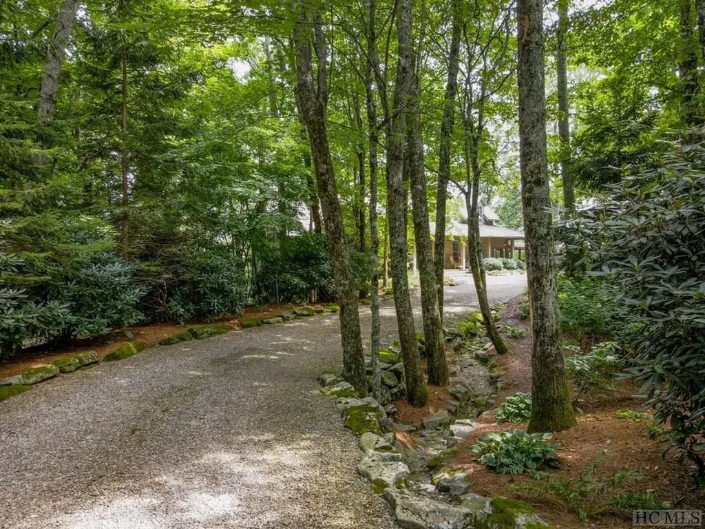 8 Yarrow Lane Glenville NC 28736