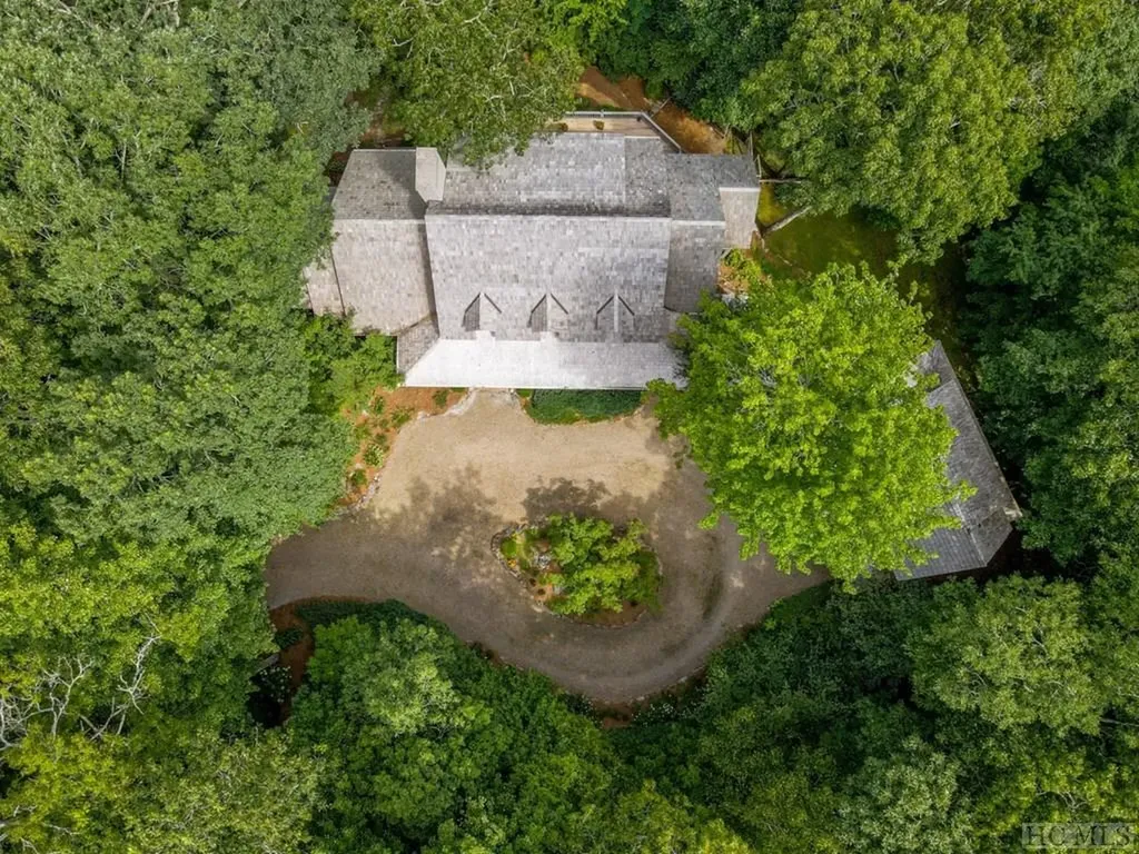 8 Yarrow Lane Glenville NC 28736
