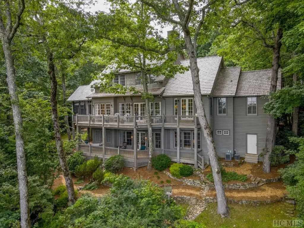 8 Yarrow Lane Glenville NC 28736