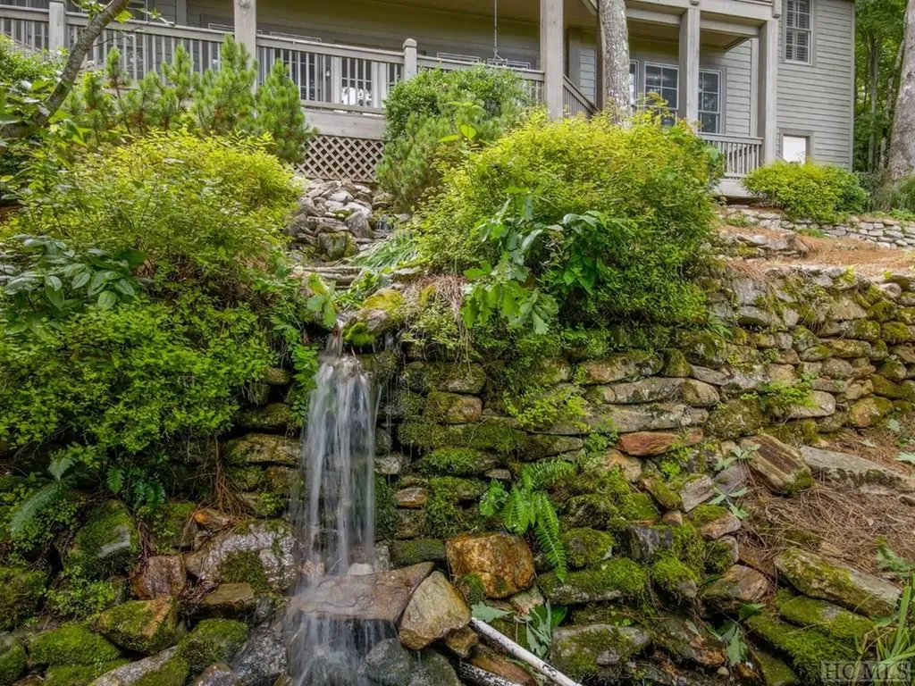 8 Yarrow Lane Glenville NC 28736