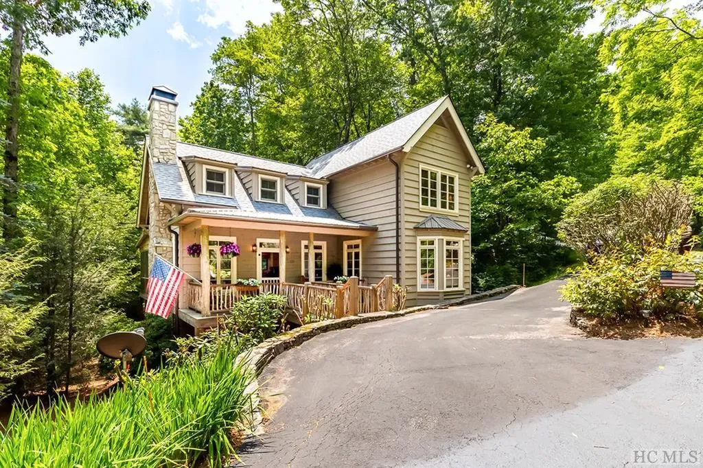 125 Honey Bee Bend Cashiers NC 28717