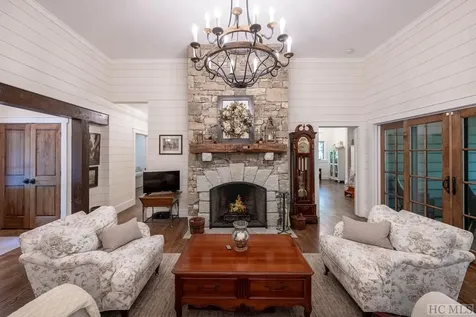 195 Roaming Road Glenville NC 28736
