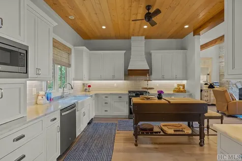 185 Glenridge Road Glenville NC 28736