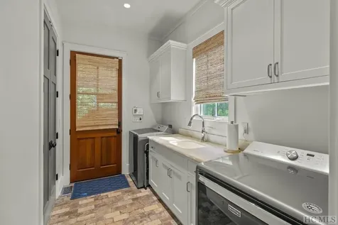 185 Glenridge Road Glenville NC 28736