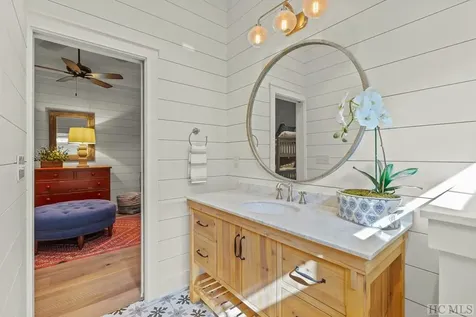 185 Glenridge Road Glenville NC 28736