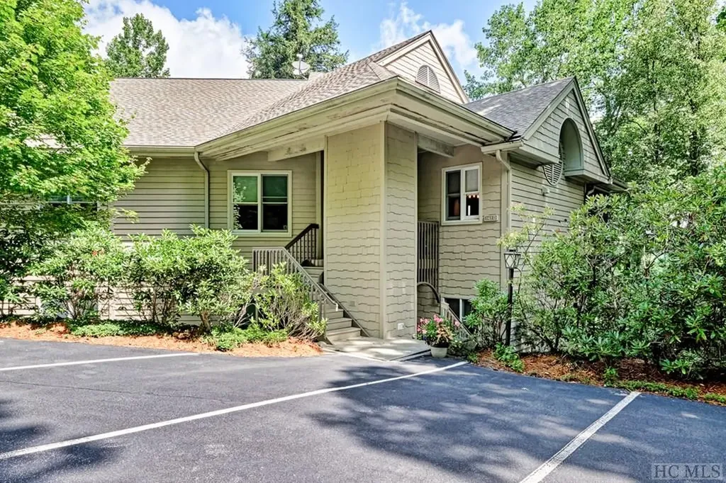 143 D Turning Leaf Lane Highlands NC 28741