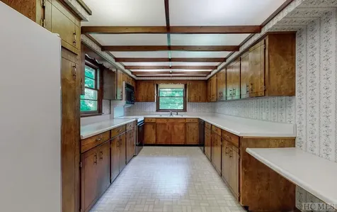 80 Wake Robin Drive Scaly Mountain NC 28775