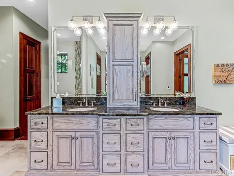 1914 Toxaway Drive Lake Toxaway NC 28747