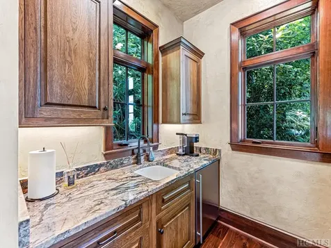 1914 Toxaway Drive Lake Toxaway NC 28747