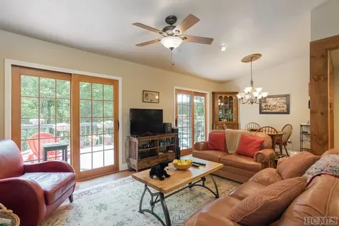 151 Reindeer Trail Cashiers NC 28717