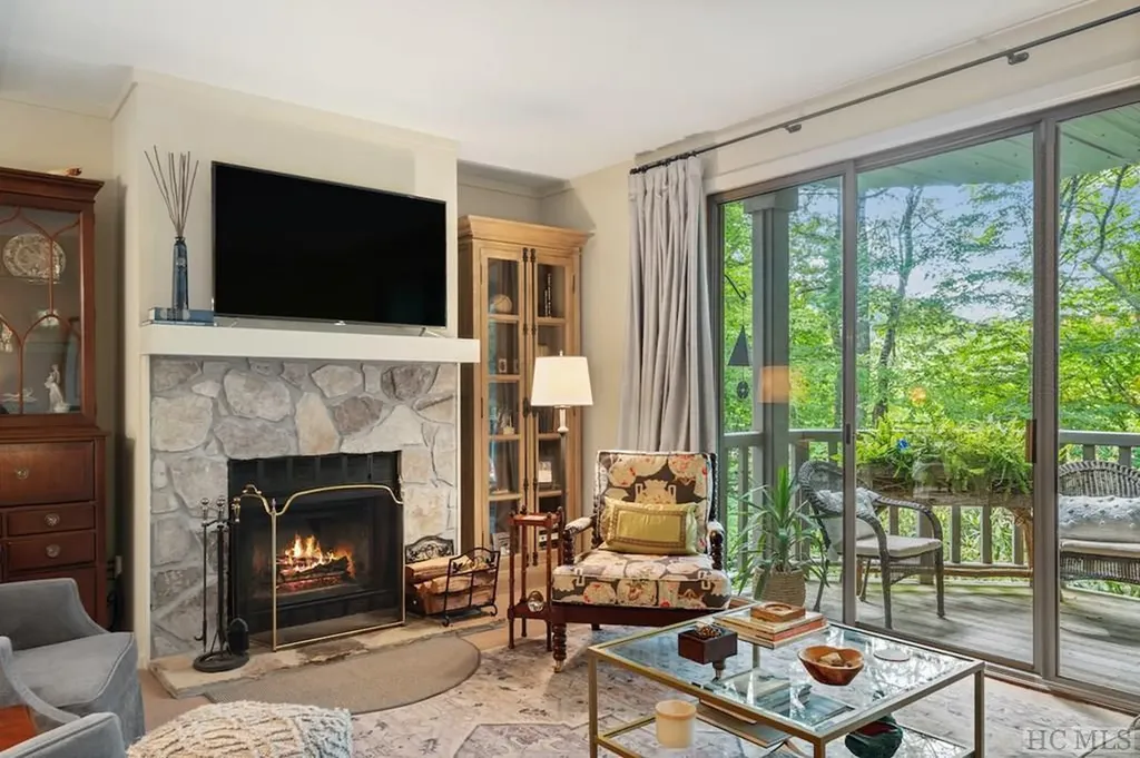 107 Chestnut Cove Highlands NC 28741