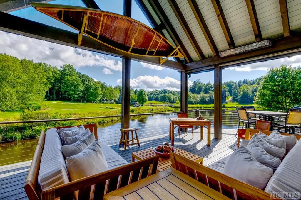 454 Lake Villas Way Highlands NC 28741