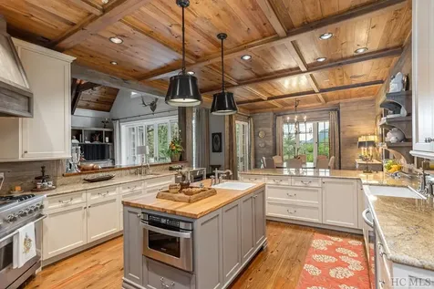 2258 Chimney Top Cashiers NC 28717