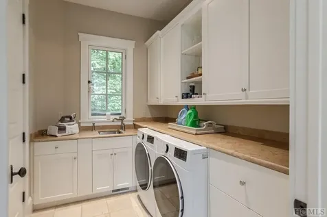 2258 Chimney Top Cashiers NC 28717