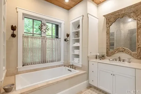 2258 Chimney Top Cashiers NC 28717