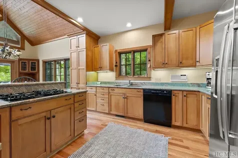 637 Hawk Mountain Road Lake Toxaway NC 28747