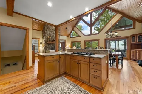 637 Hawk Mountain Road Lake Toxaway NC 28747