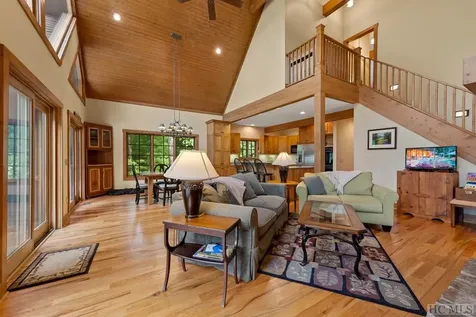 637 Hawk Mountain Road Lake Toxaway NC 28747