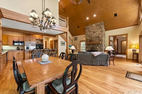 637 Hawk Mountain Road Lake Toxaway NC 28747