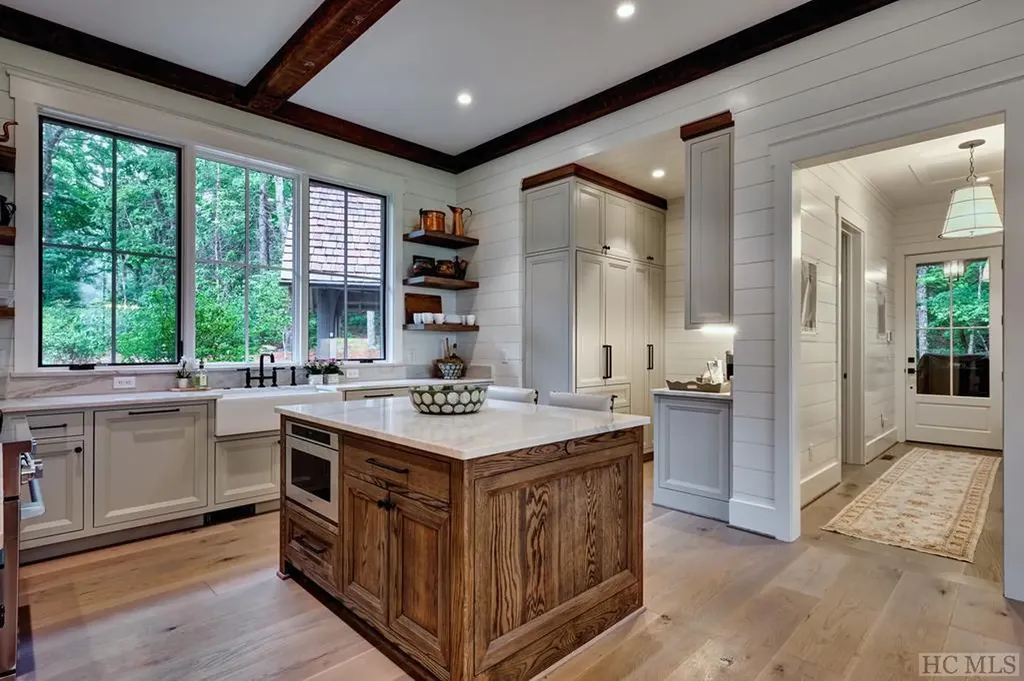 CT-14 Steelhead Way Cashiers NC 28717