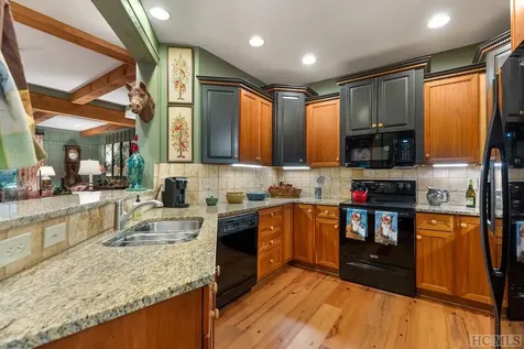 18 Village Walk Highlands NC 28741