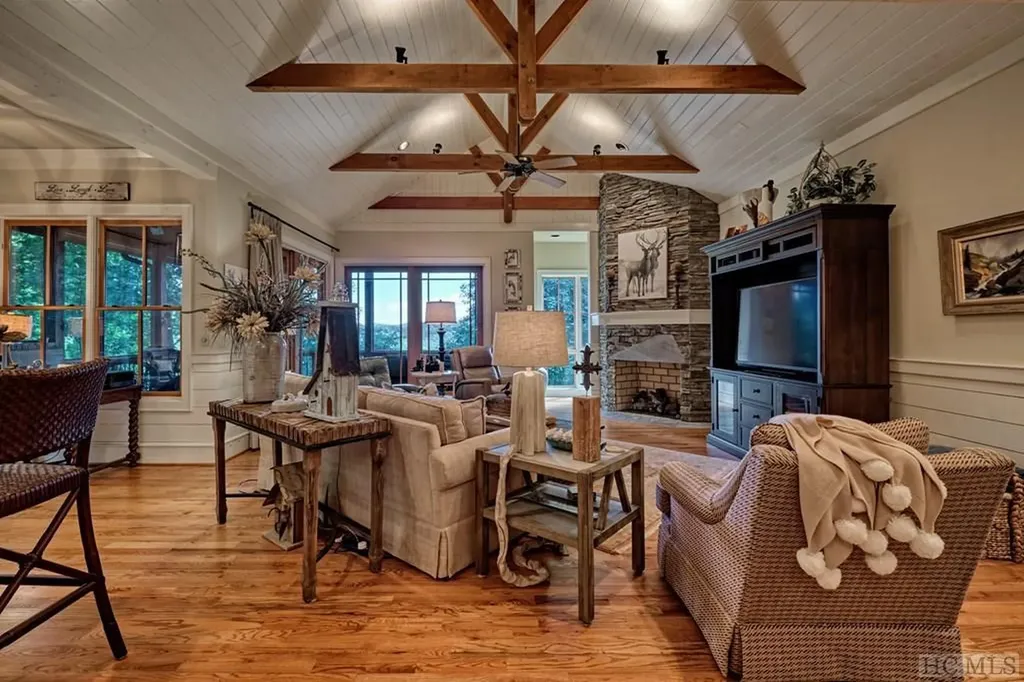 40 Upper Cottage Lane Highlands NC 28741