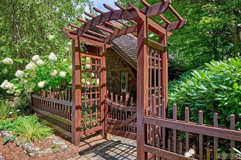 40 Upper Cottage Lane Highlands NC 28741