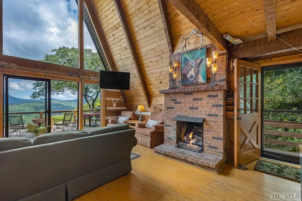 324 North Drive Highlands NC 28741