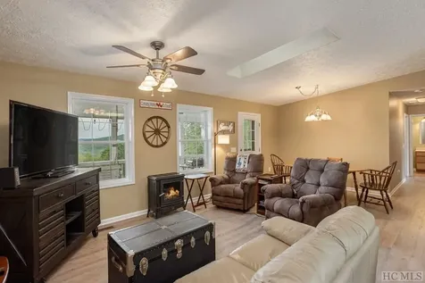 67 Old Tiger Trail Glenville NC 28736