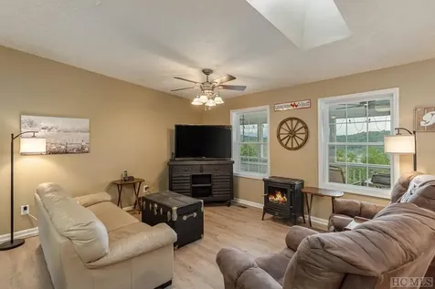 67 Old Tiger Trail Glenville NC 28736