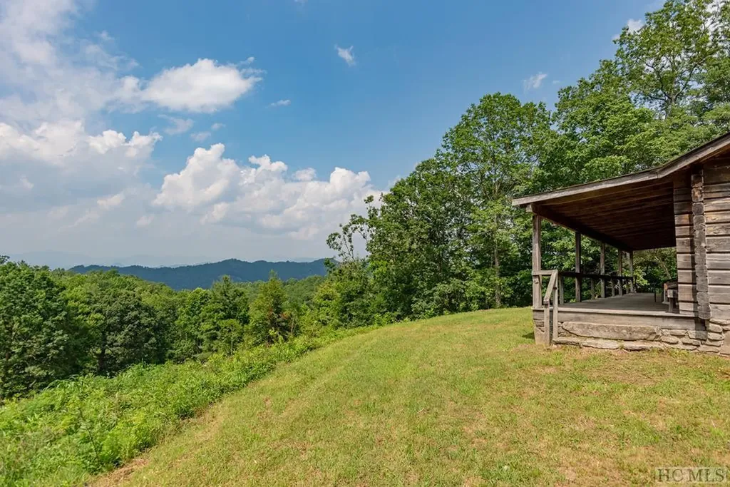 1517 Pilot Knob Road Glenville NC 28736