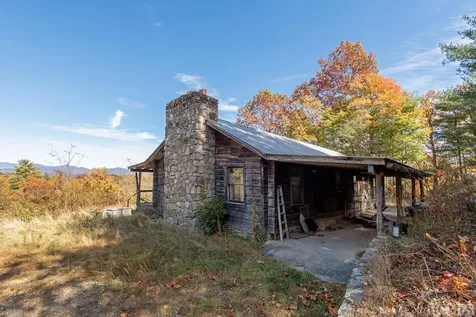 1517 Pilot Knob Road Glenville NC 28736