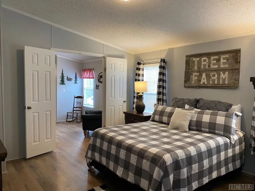 Lake Toxaway NC 28747