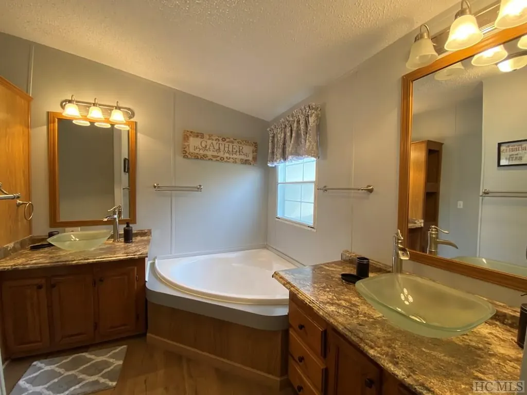 Lake Toxaway NC 28747