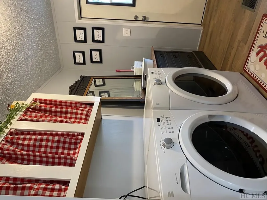 Lake Toxaway NC 28747