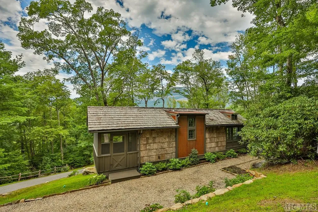 61 Moonstone Loop Highlands NC 28741