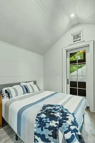 21 Moonstone Loop Highlands NC 28741