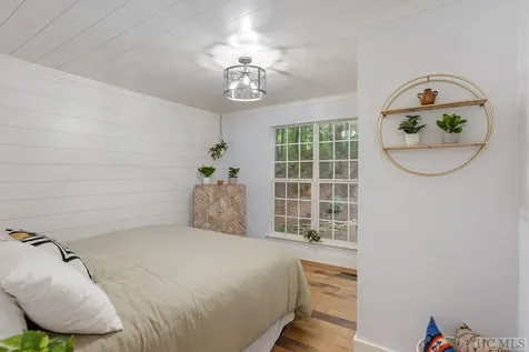 619 Holly Road Sapphire NC 28774