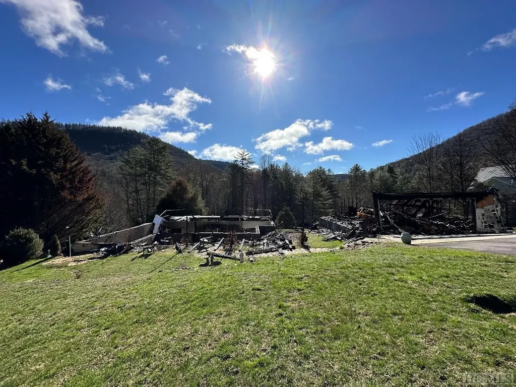 40 Mountain Brook Way Highlands NC 28741